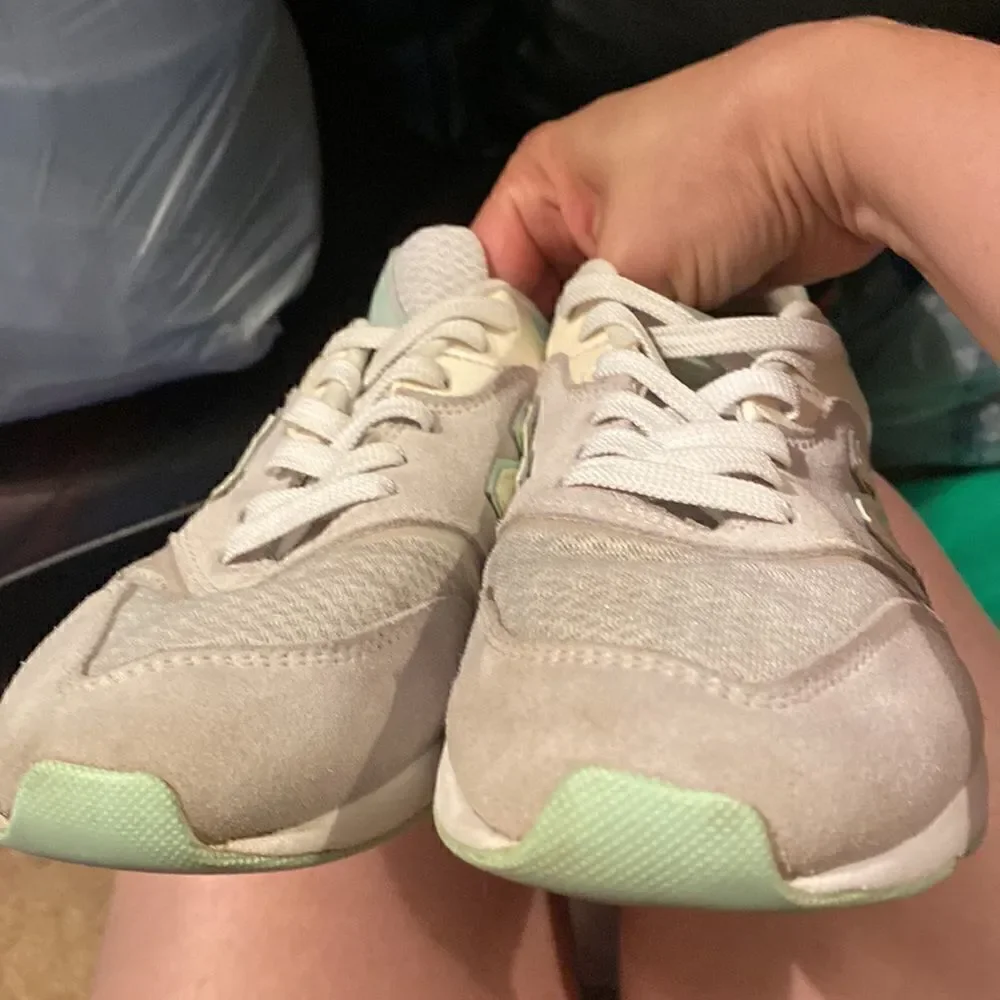 Used New Balance Womens 697 WL697PTT Mint Green Shoe - Picture 4 of 7